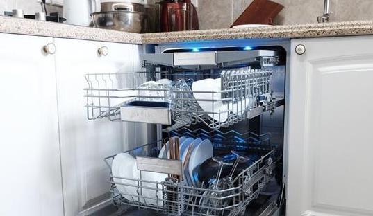 美的洗碗机气泡清理方法（轻松解决餐具油腻难题）